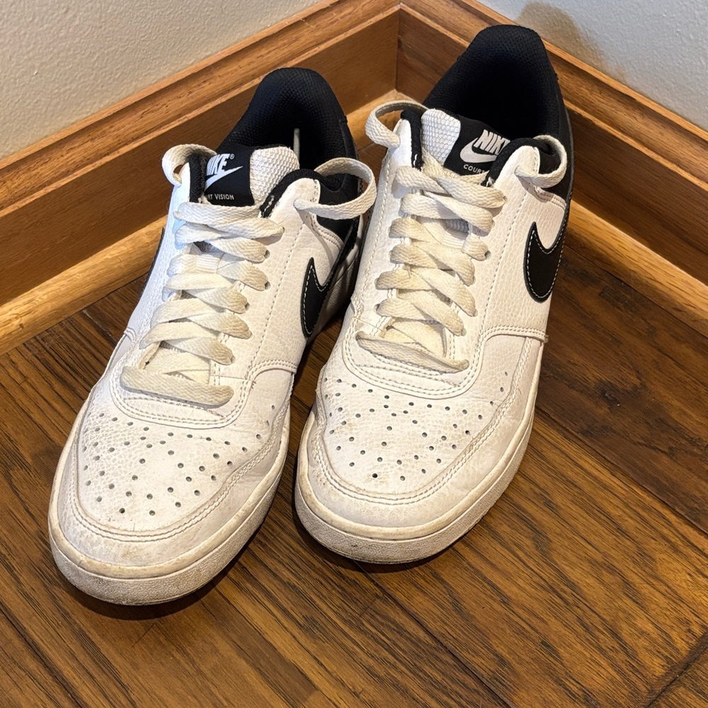Nike White and Black Sneakers